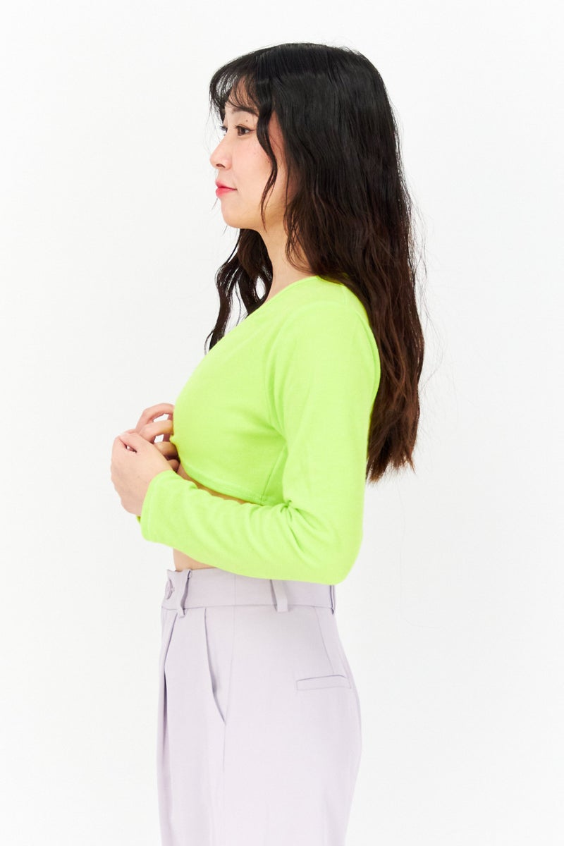 I SAW IT FIRST بلوزة نسائية بأكمام طويلة وقصة مفتوحة عند الرقبة، لون ليموني - Image 2